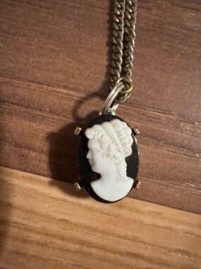 VINTAGE Estate Black and White Cameo Pendant Necklace